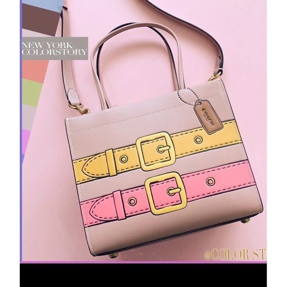 Coach Handbags - NWT Coach Cashin Carry 22 With Trompe L'oeil Print Brass/Light Blush Multi